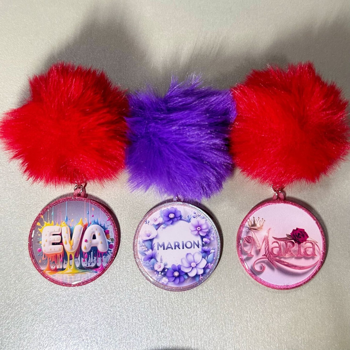 Schlüsselhalter und Taschenanhänger mit personalisiertem Namen