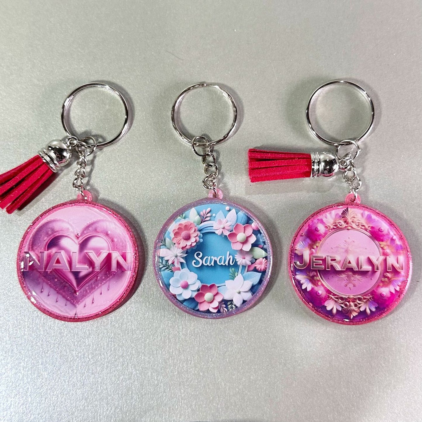 Schlüsselhalter und Taschenanhänger mit personalisiertem Namen