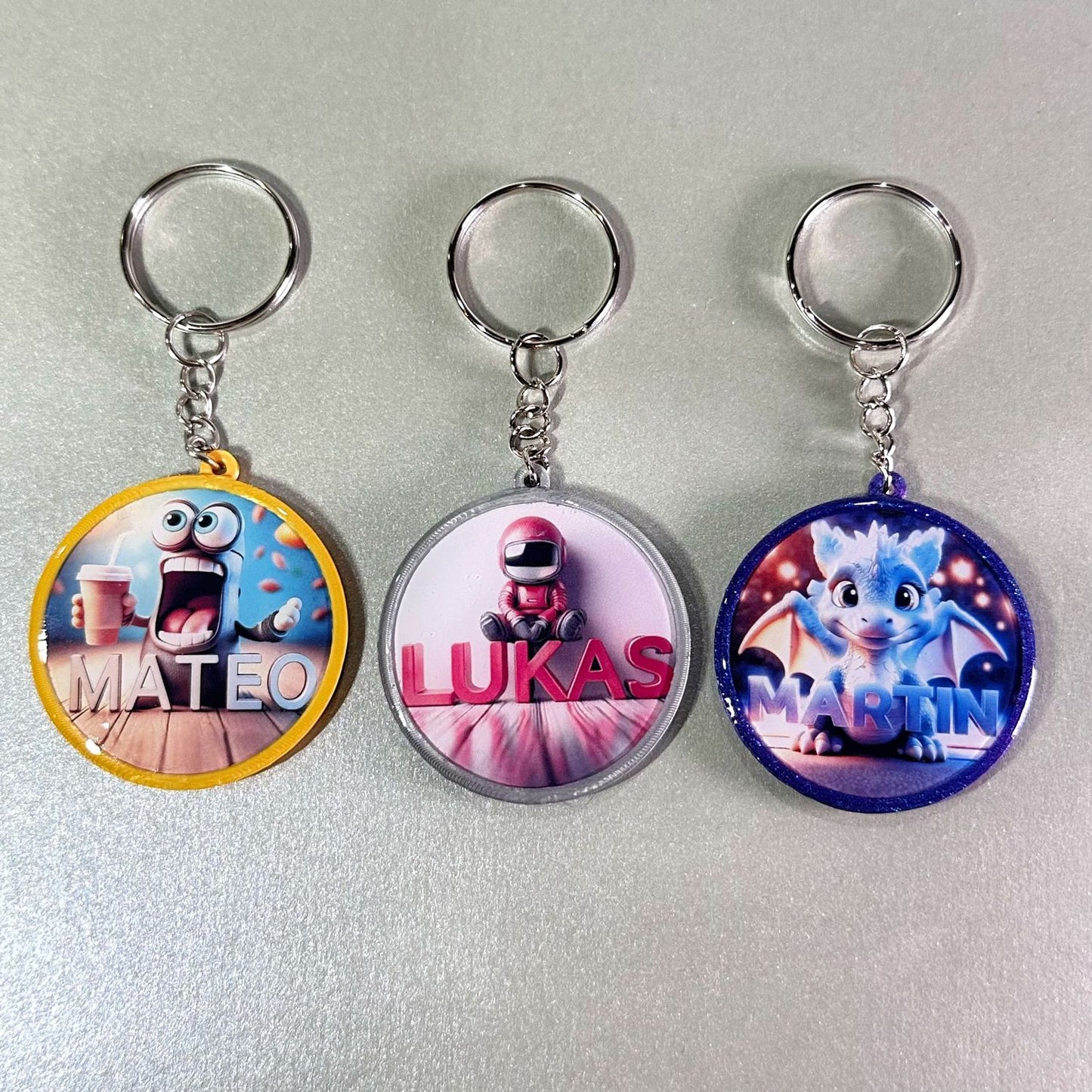 Schlüsselhalter und Taschenanhänger mit personalisiertem Namen