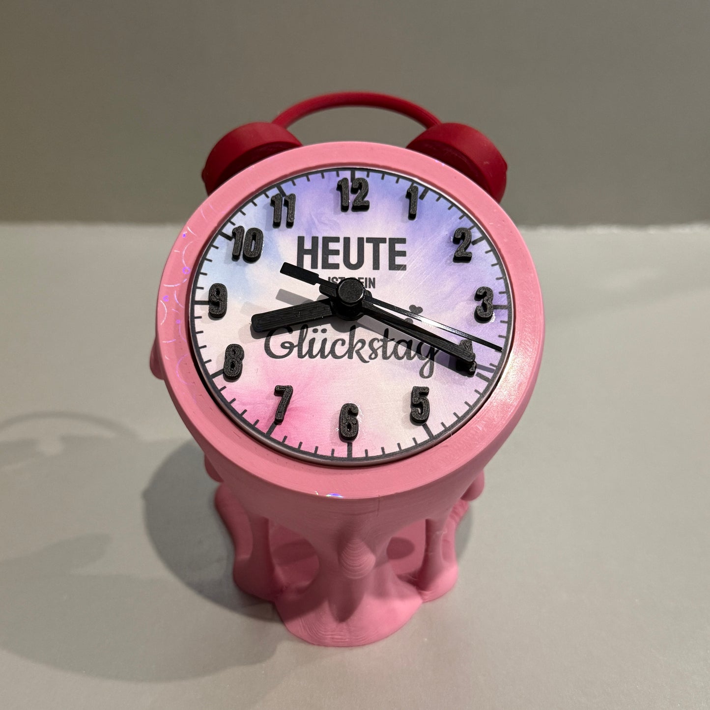 Dekorative Uhr im Dropping Design
