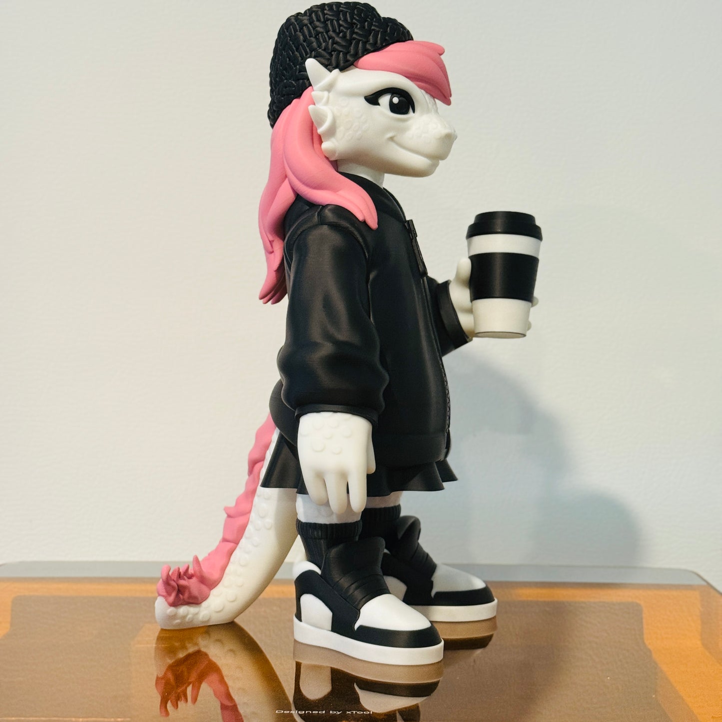 Lhukyveth "Lucy" – Fantastische 3D-Dekorationsfigur (ca. 45 cm groß)