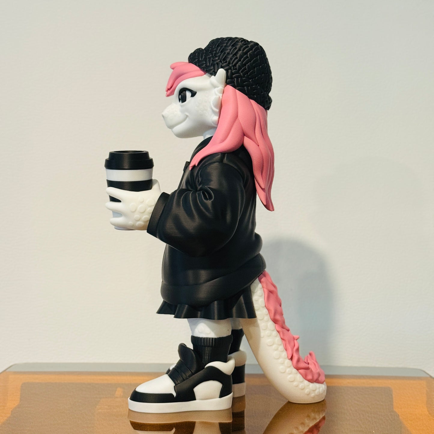 Lhukyveth "Lucy" – Fantastische 3D-Dekorationsfigur (ca. 45 cm groß)