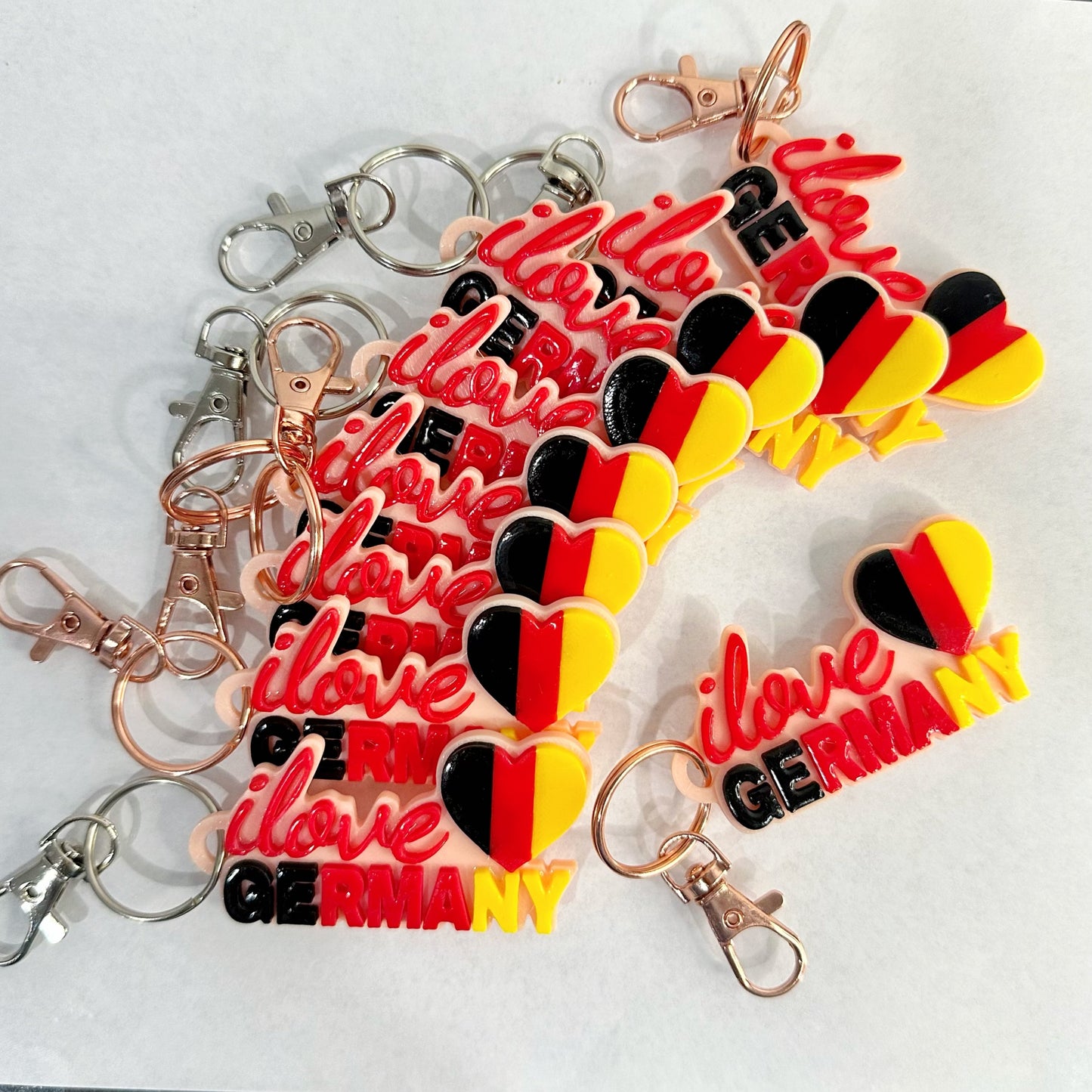 3 Stück Schlüsselanhänger mit „I love Germany“-Design – ideal als Geschenk, Souvenir oder persönliches Accessoire.