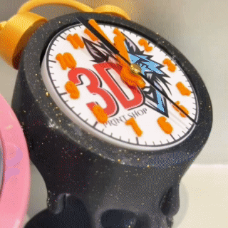 Dekorative Uhr im Dropping Design