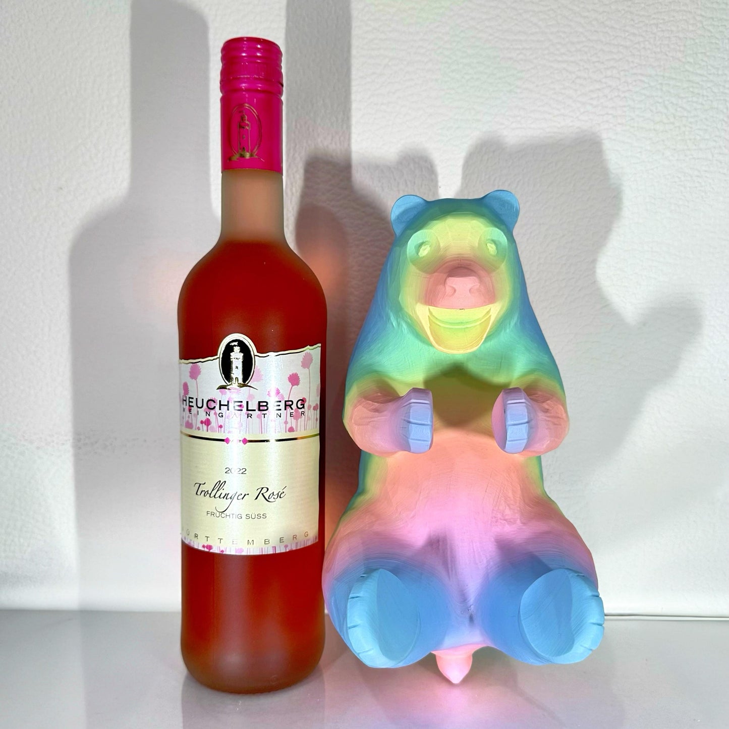 3D-Druck Bär Weinhalter – dekorativer aus PLA / PETG in Regenbogenfarben für Weinflaschen