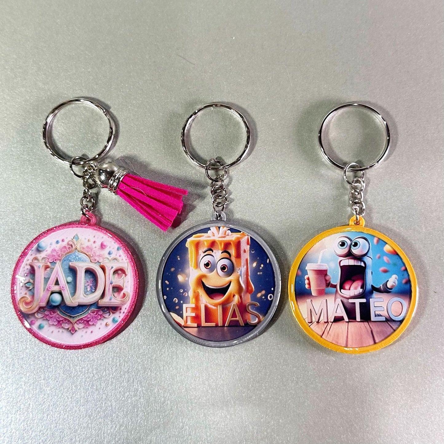 Schlüsselhalter und Taschenanhänger mit personalisiertem Namen