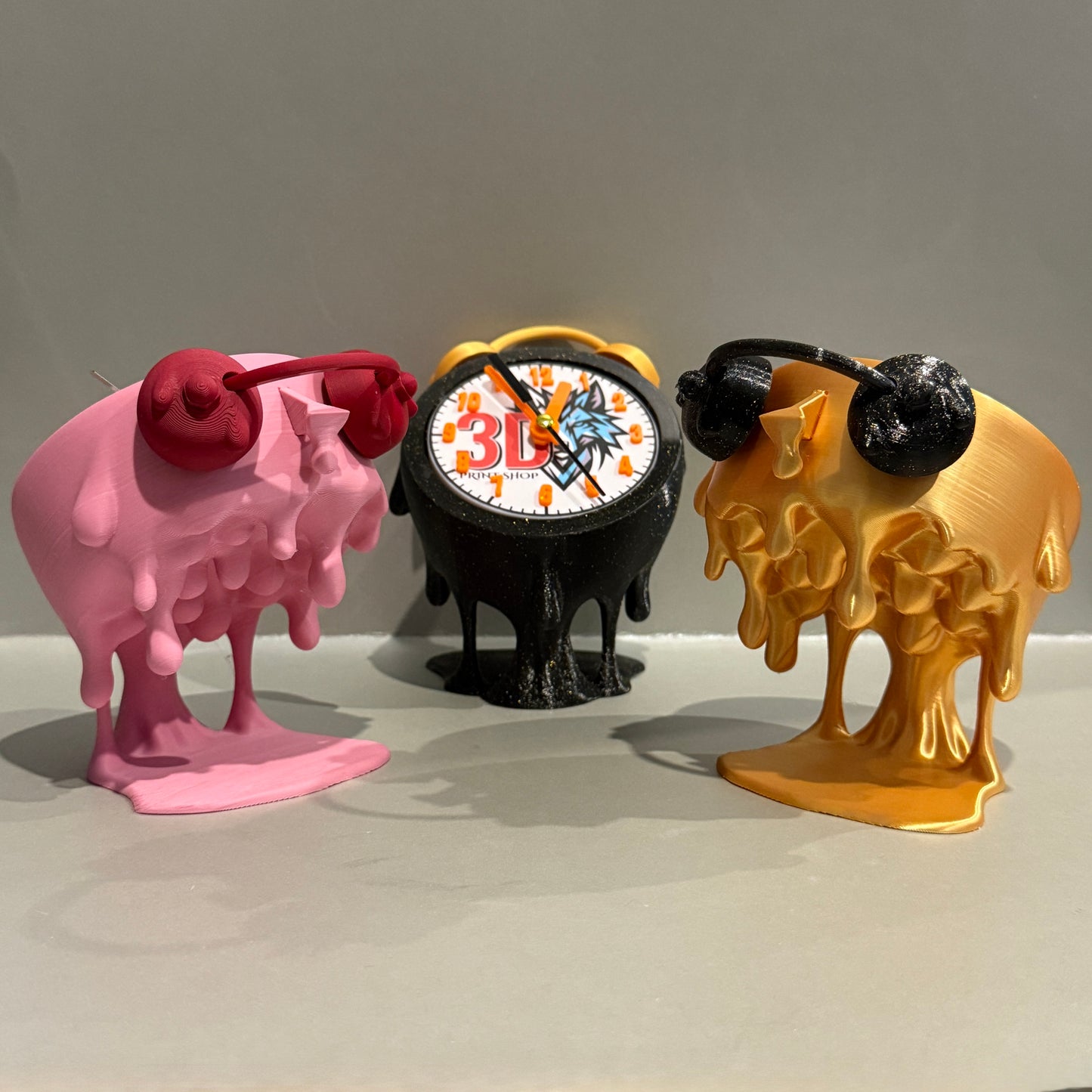 Dekorative Uhr im Dropping Design