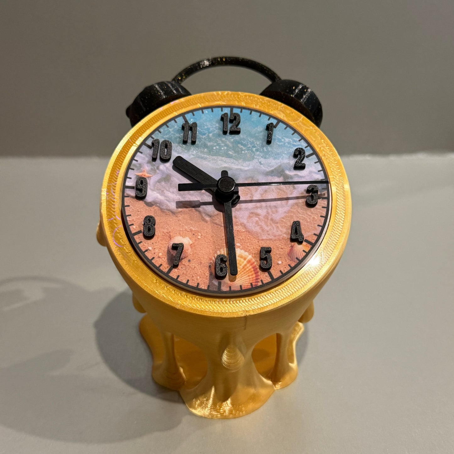 Dekorative Uhr im Dropping Design