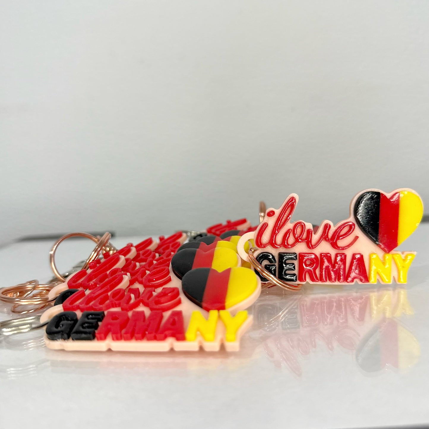 3 Stück Schlüsselanhänger mit „I love Germany“-Design – ideal als Geschenk, Souvenir oder persönliches Accessoire.